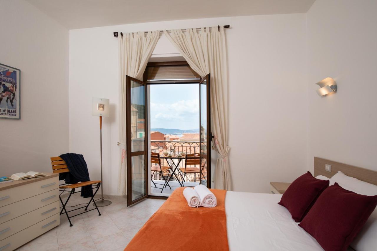 Old Charm - Seaview Apartment La Maddalena  Esterno foto